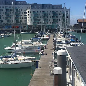 https://brighton-marina-floating-home.brighton-hotels-england.com